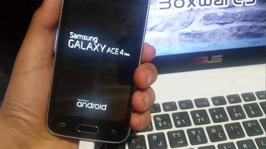 Samsung Galaxy Ace GT-S5830 preso na inicializacao tela ajuda?!?